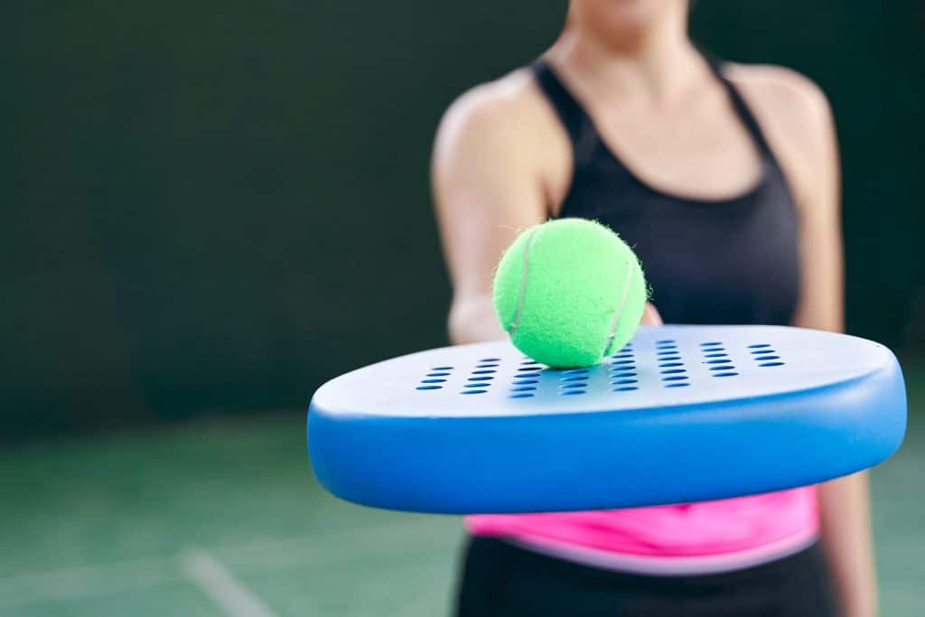 Hem : on a testé le padel, le sport de raquette en vogue - La Voix du Nord